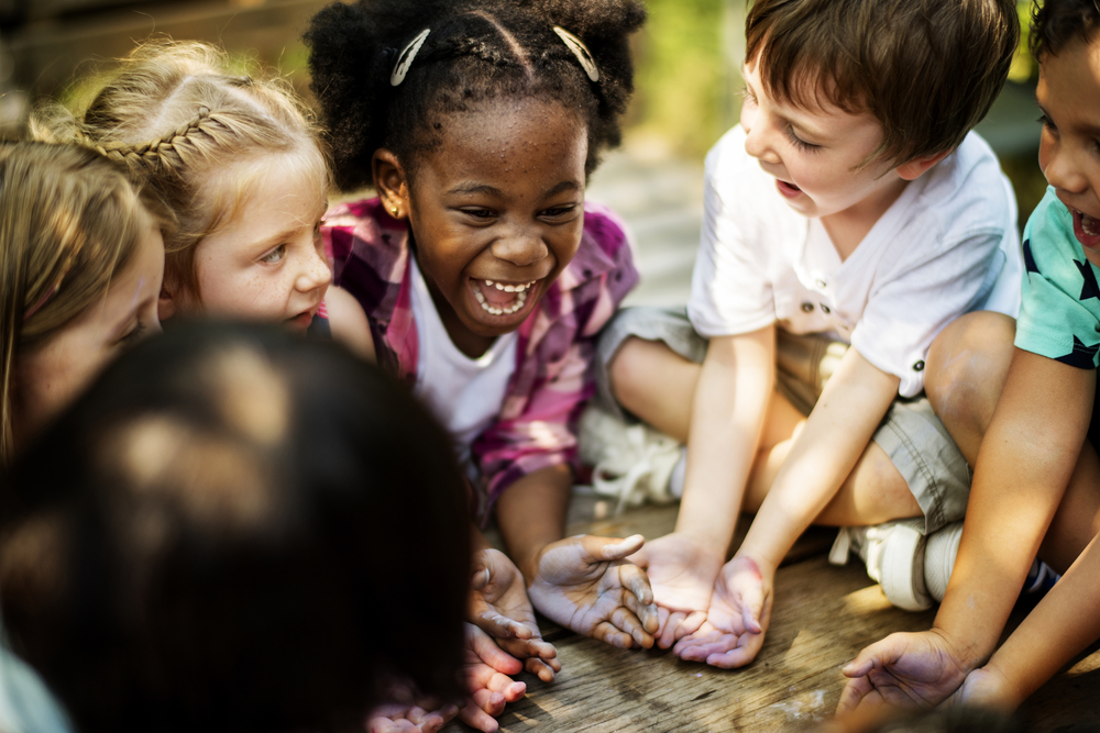 Art brings kids together Early Start Australia