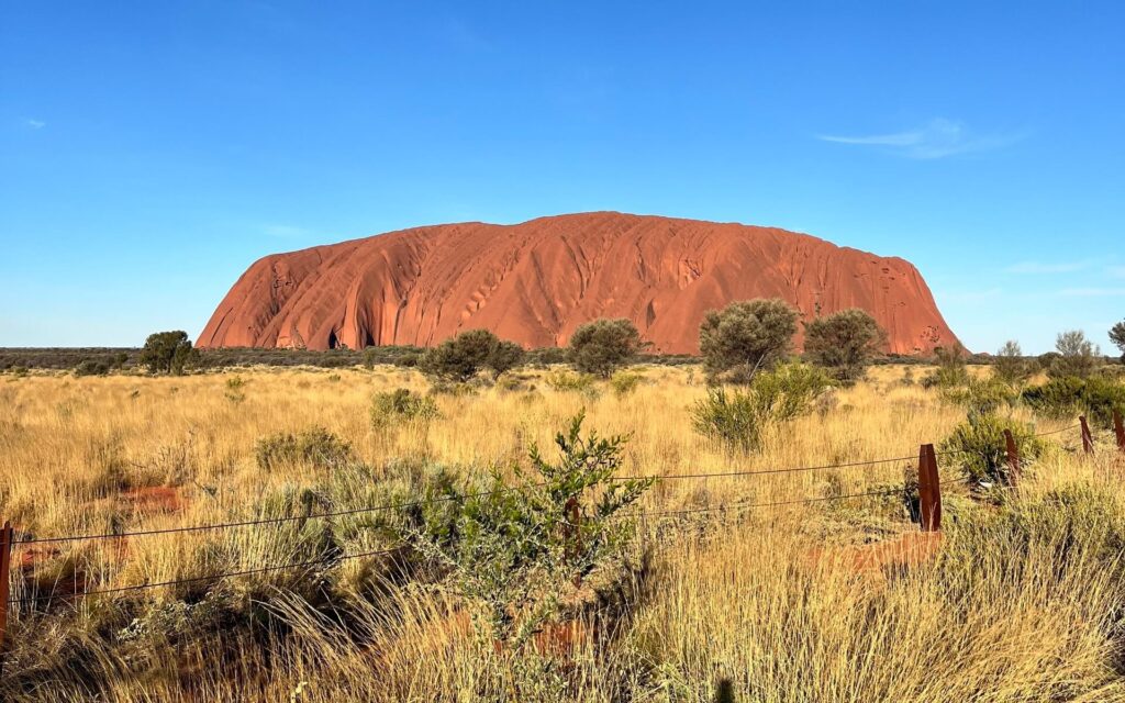 chloe and jade in alice springs 3